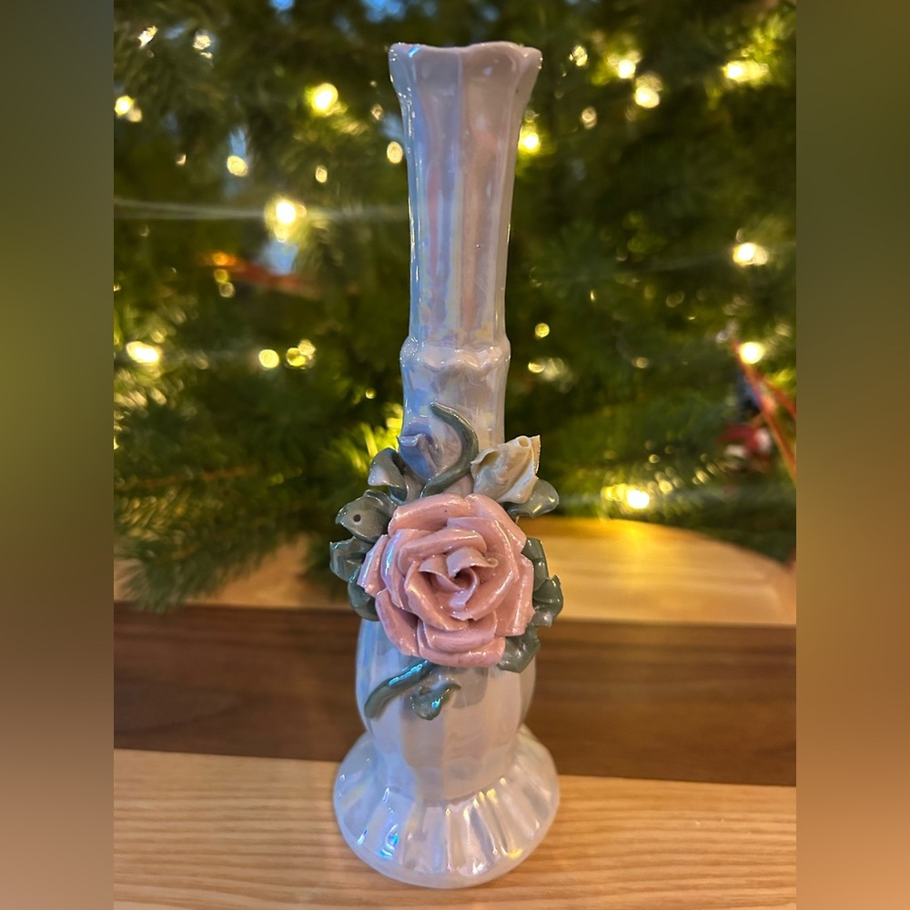 3/$30✨🌹🌸Vintage Iridescent Mother-of-Pearl Ceramic Bud Vase - Roses🌹 7”H